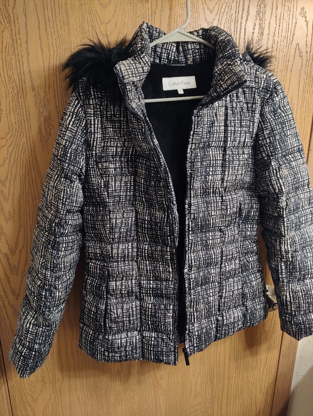 Calvin Klein Black & White Patterned Quilted Puffer Jacket with Faux Fur Hood